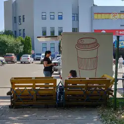 Пересувна кав'ярня позаду Сільпо