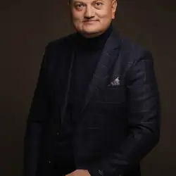 Пластичний хірург Генадій Бука