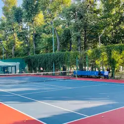 Тенісні корти на Трухановому острові
