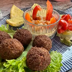 STEFANOS • Піта | Сувлакі | Фалафель | Гірос • Greek Bistro
