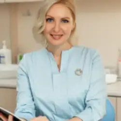 Олена Наволокова